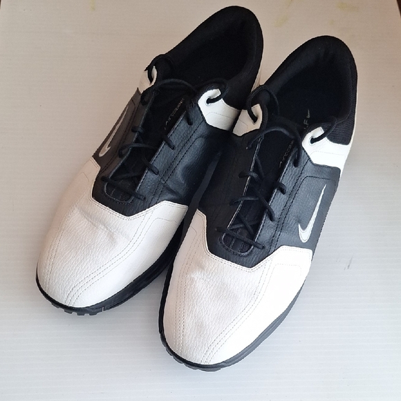 Nike Black and White Sneakers with Swoosh Design - Picture 1 of 5